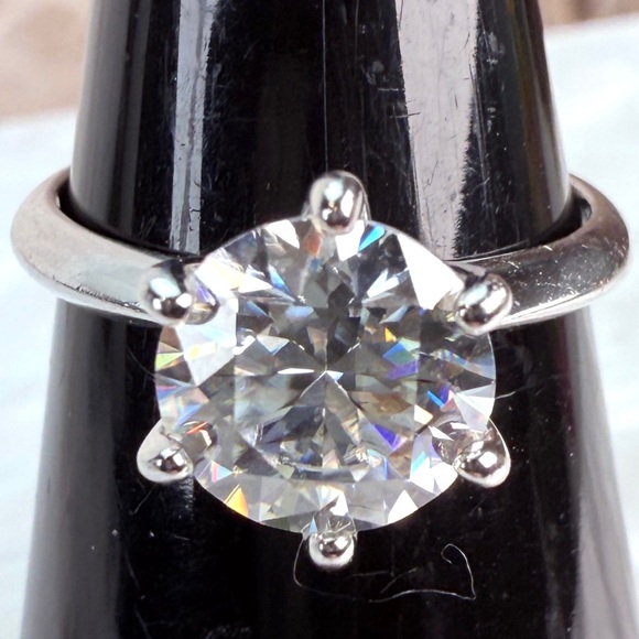 Beautiful size 4 3/4 silvertone, solitaire bling engagement ring - Picture 1 of 5